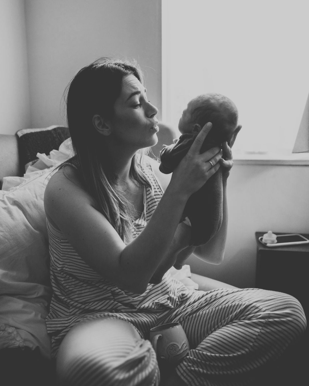 Comment se détendre après l’accouchement : rituels et soins pour un post-partum apaisé